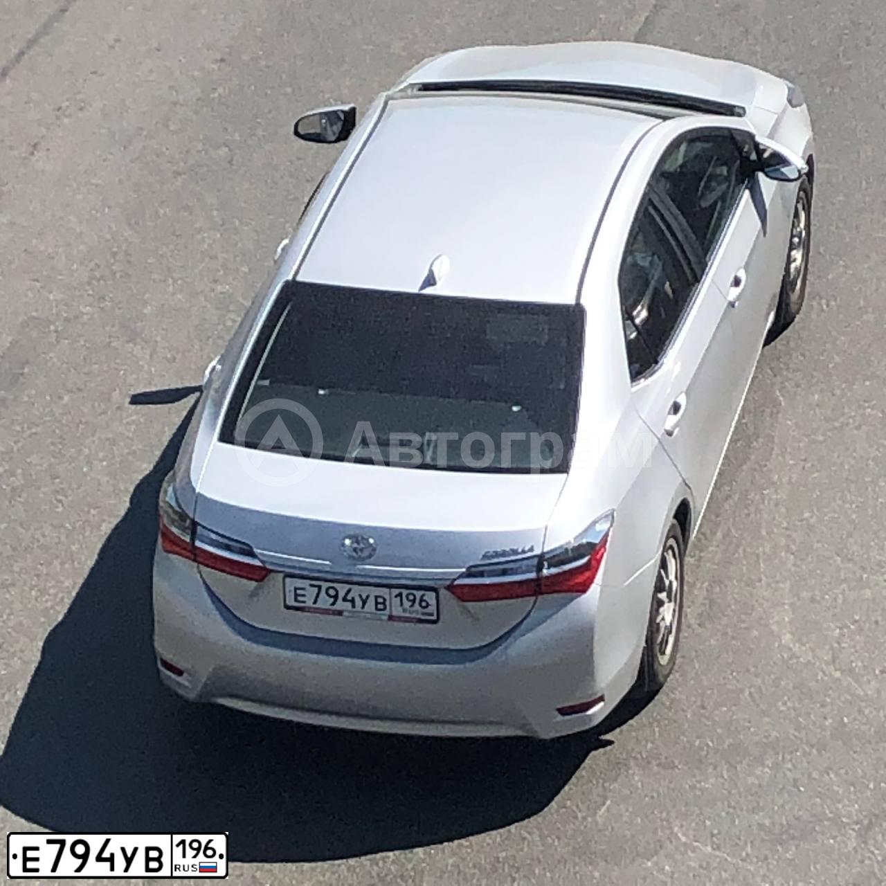 Фото автомобиля TOYOTA COROLLA, 2017 — госномер Е794УВ196. Цвет: Серебристый