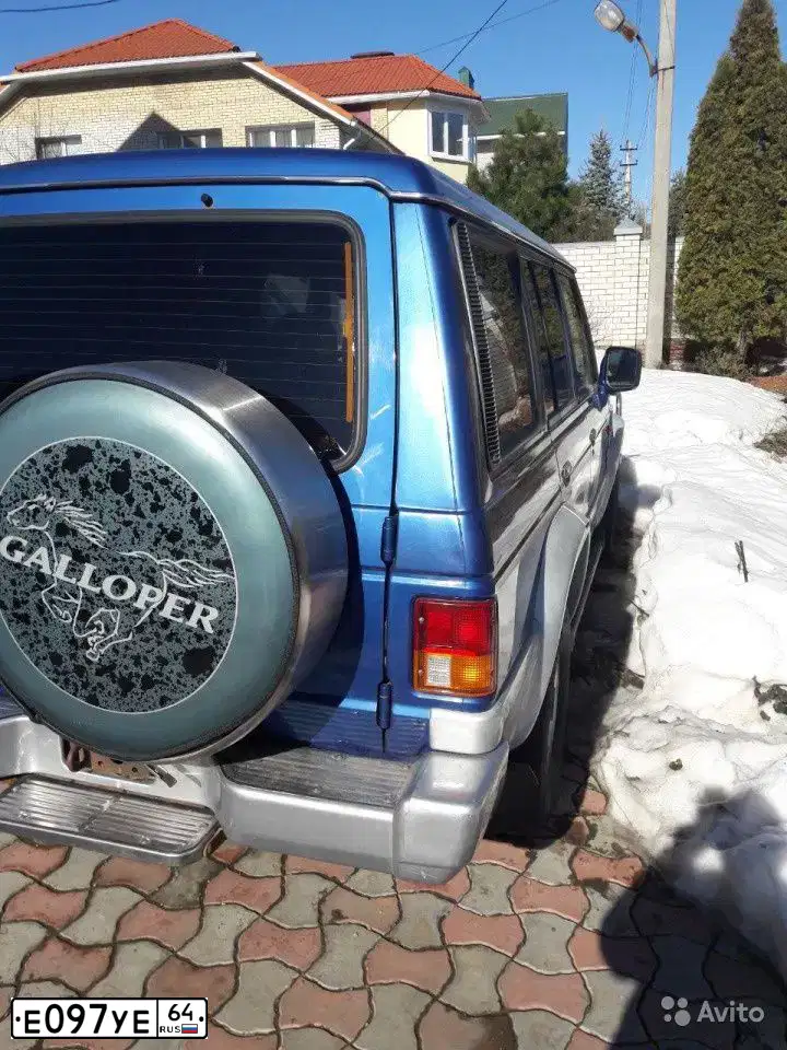 Фото автомобиля HYUNDAI GALLOPER, 1995 — госномер Е423МС15. Цвет: Перламутрово Синий