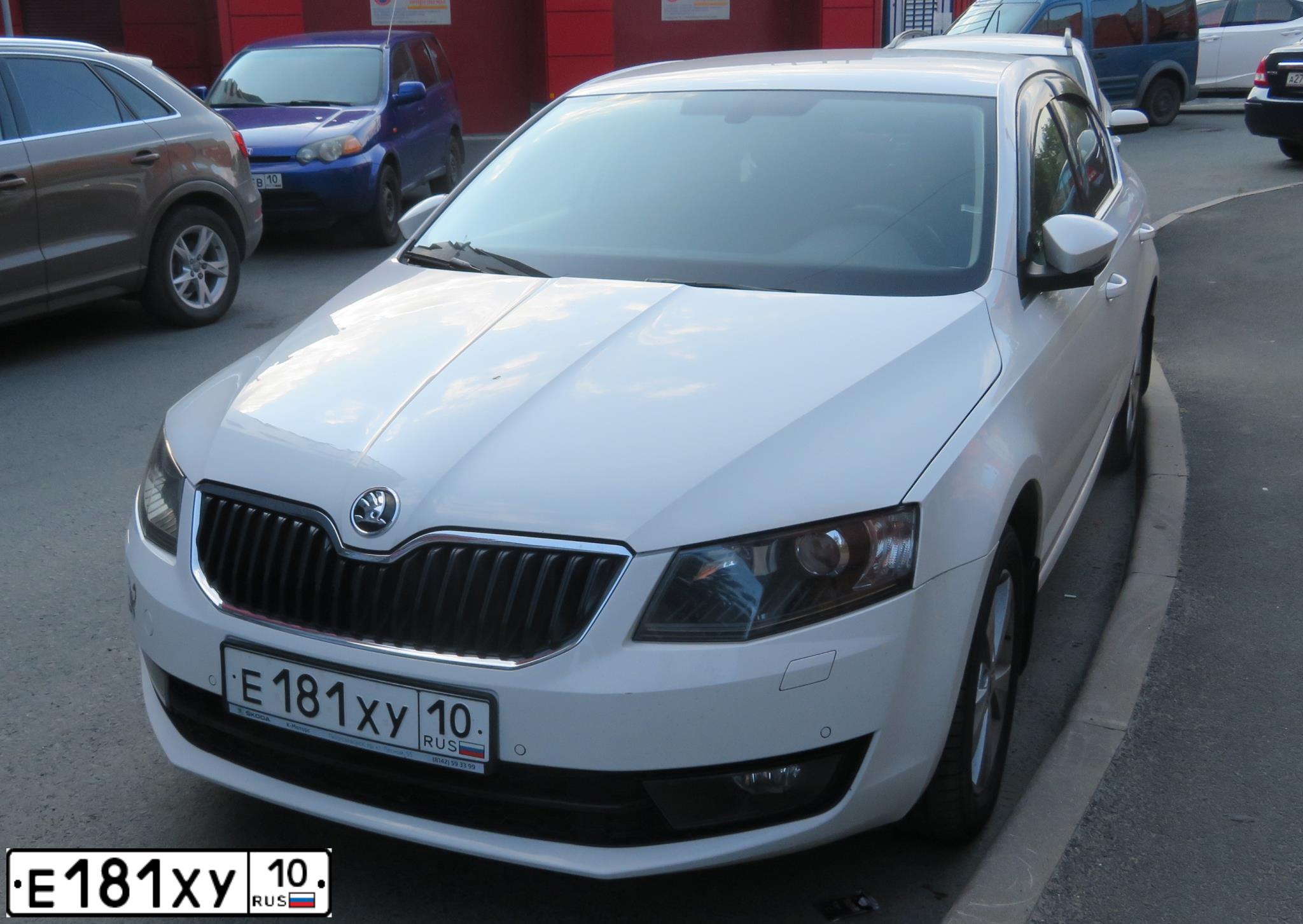 Фото автомобиля SKODA OCTAVIA, 2014 — госномер Е181ХУ10