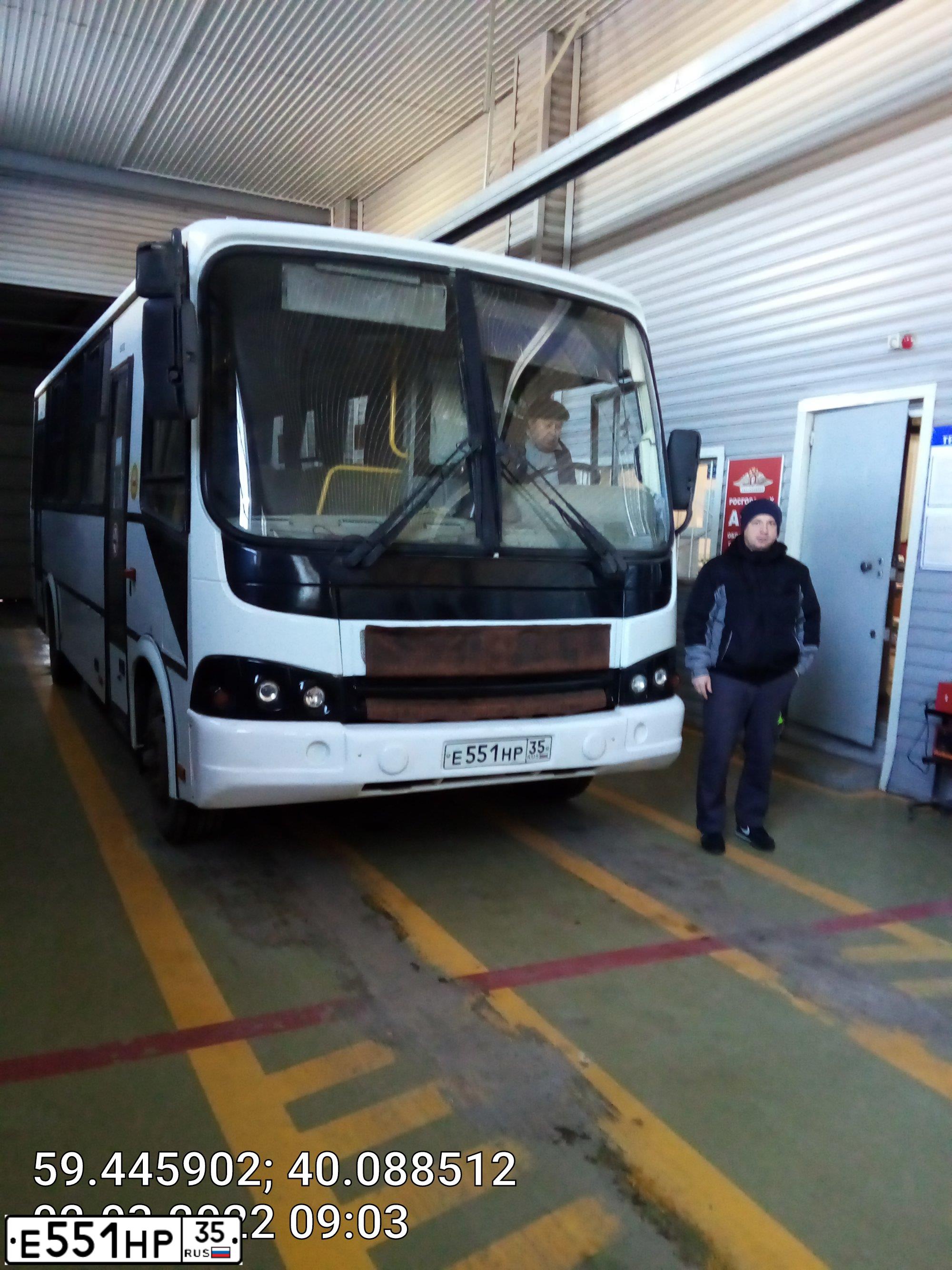 Фото автомобиля PAZ 3204, 2014 — госномер Е551НР35. Цвет: Белый