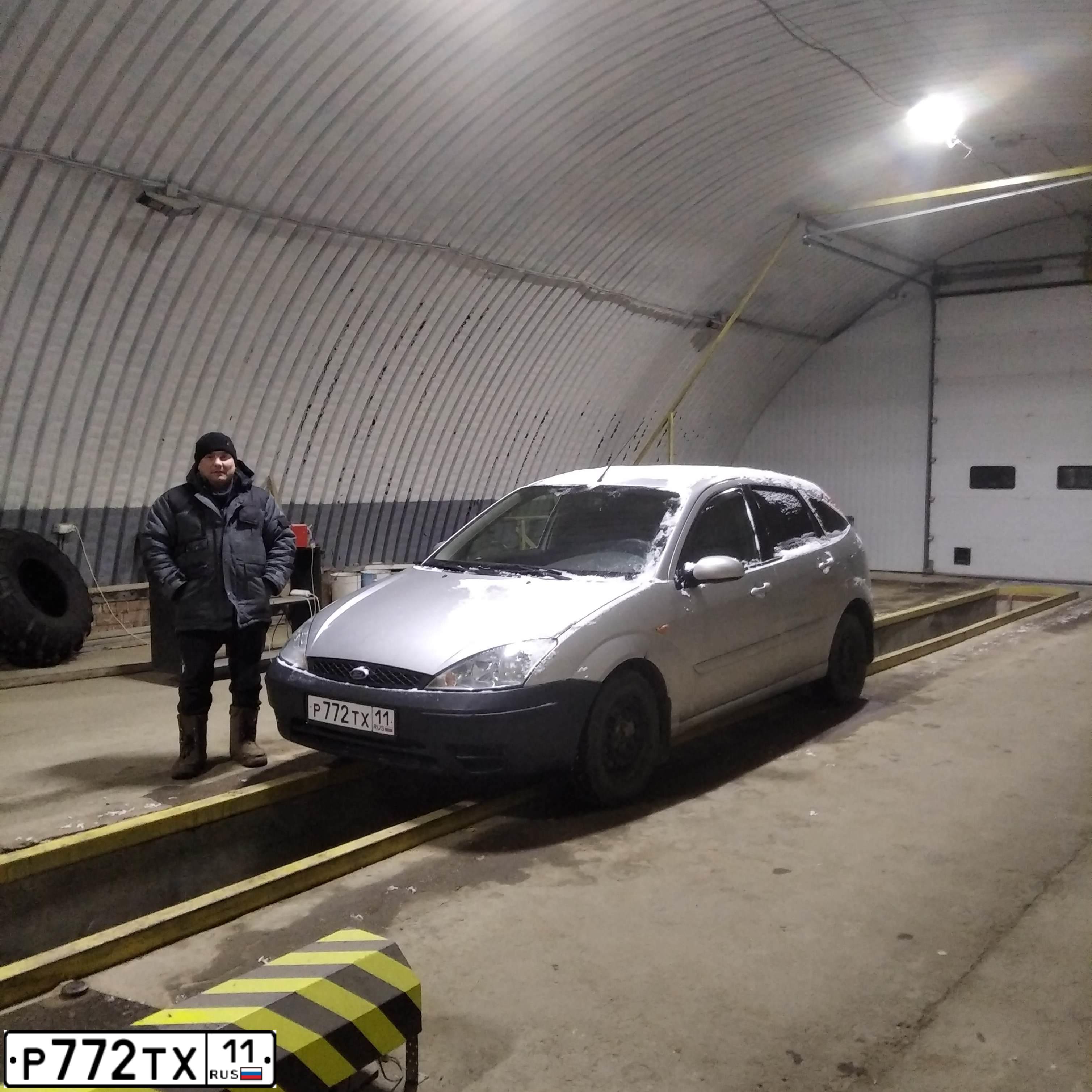 Фото автомобиля FORD FOCUS, 2004 — госномер К101СМ11. Цвет: СЕРЕБРИСТЫЙ