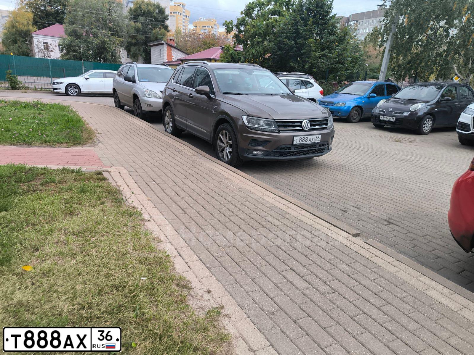 Фото автомобиля TOYOTA RAV4, 2005 — госномер Т707СО36. Цвет: СЕРЕБРИСТЫЙ