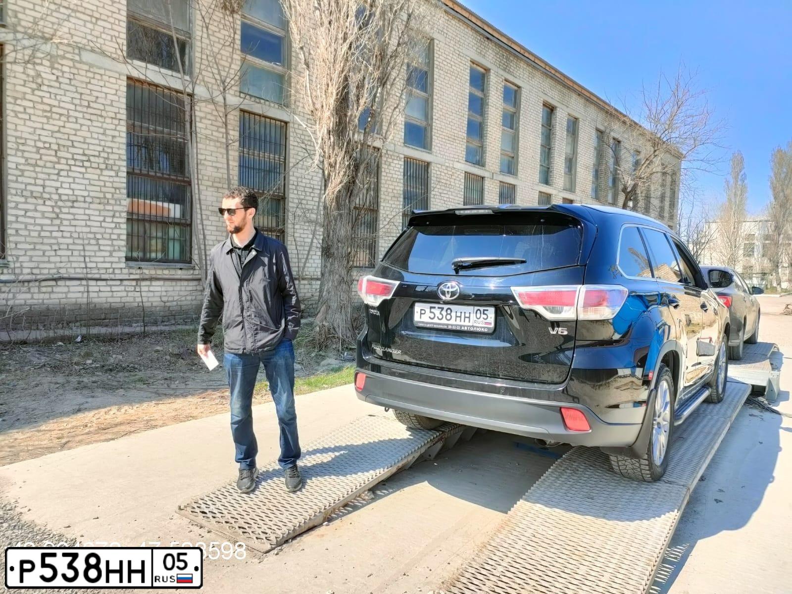 Фото автомобиля TOYOTA HIGHLANDER, 2014 — госномер Р538НН05. Цвет: ЧЕРНЫЙ