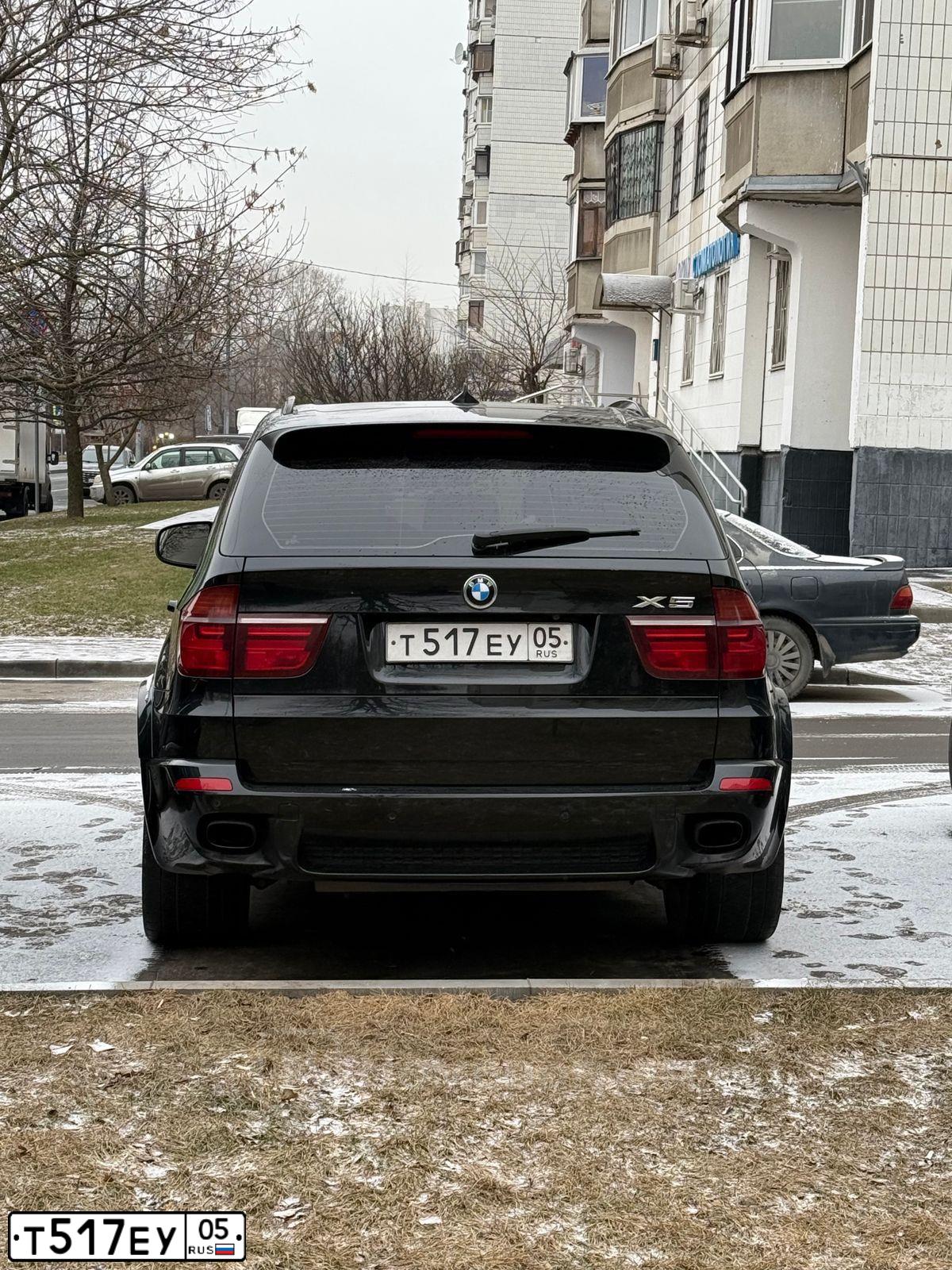 Фото автомобиля BMW X5, 2011 — госномер Т517ЕУ05. Цвет: ЧЕРНЫЙ
