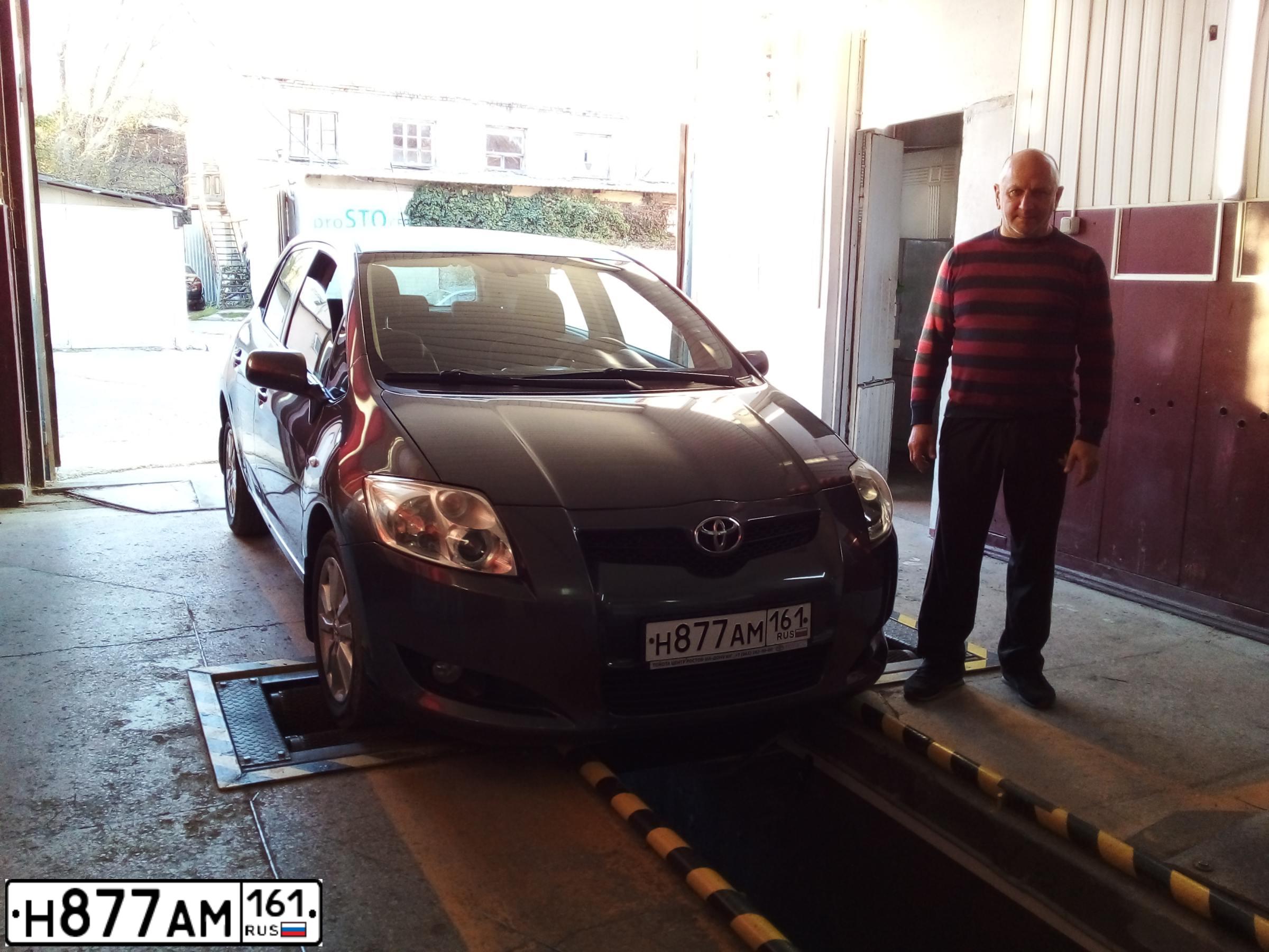 Фото автомобиля TOYOTA AURIS, 2007 — госномер Н763МК82. Цвет: СЕРЫЙ