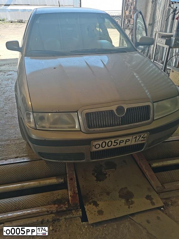 Фото автомобиля LADA 2113 SAMARA, 2011 — госномер С575РХ174. Цвет: Белый