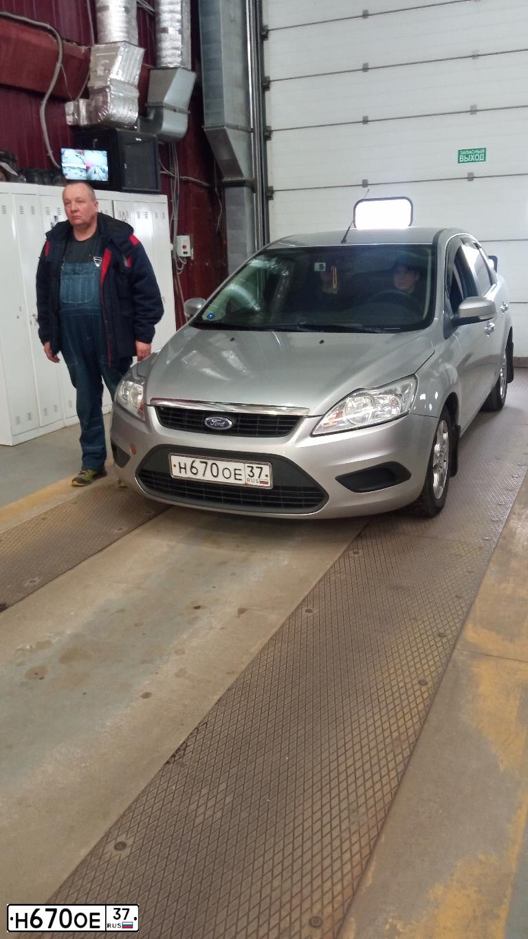 Фото автомобиля FORD FOCUS, 2010 — госномер К371ОВ790. Цвет: Серебристый