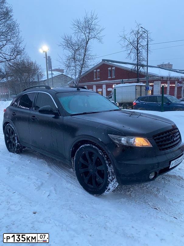 Фото автомобиля INFINITI FX35, 2004 — госномер М334УВ790. Цвет: ЧЕРНЫЙ