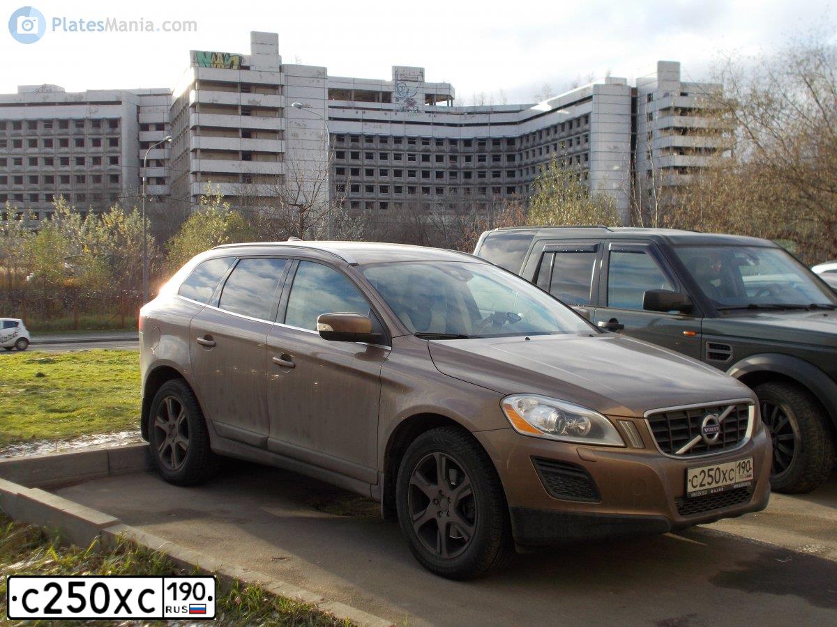 Фото автомобиля VOLVO XC60, 2012 — госномер С250ХС190. Цвет: КОРИЧНЕВЫЙ