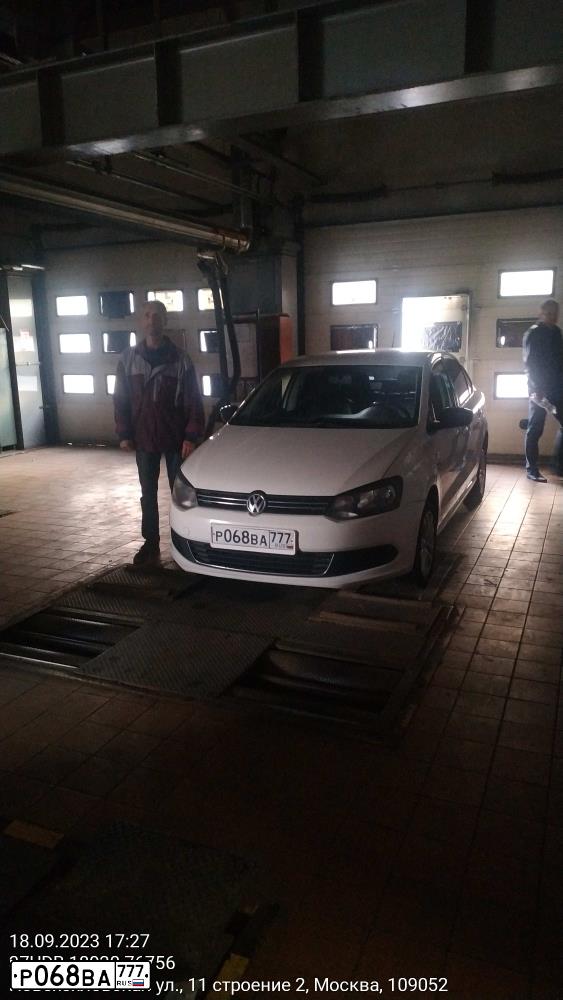 Фото автомобиля VOLKSWAGEN POLO, 2013 — госномер Р068ВА777. Цвет: Белый