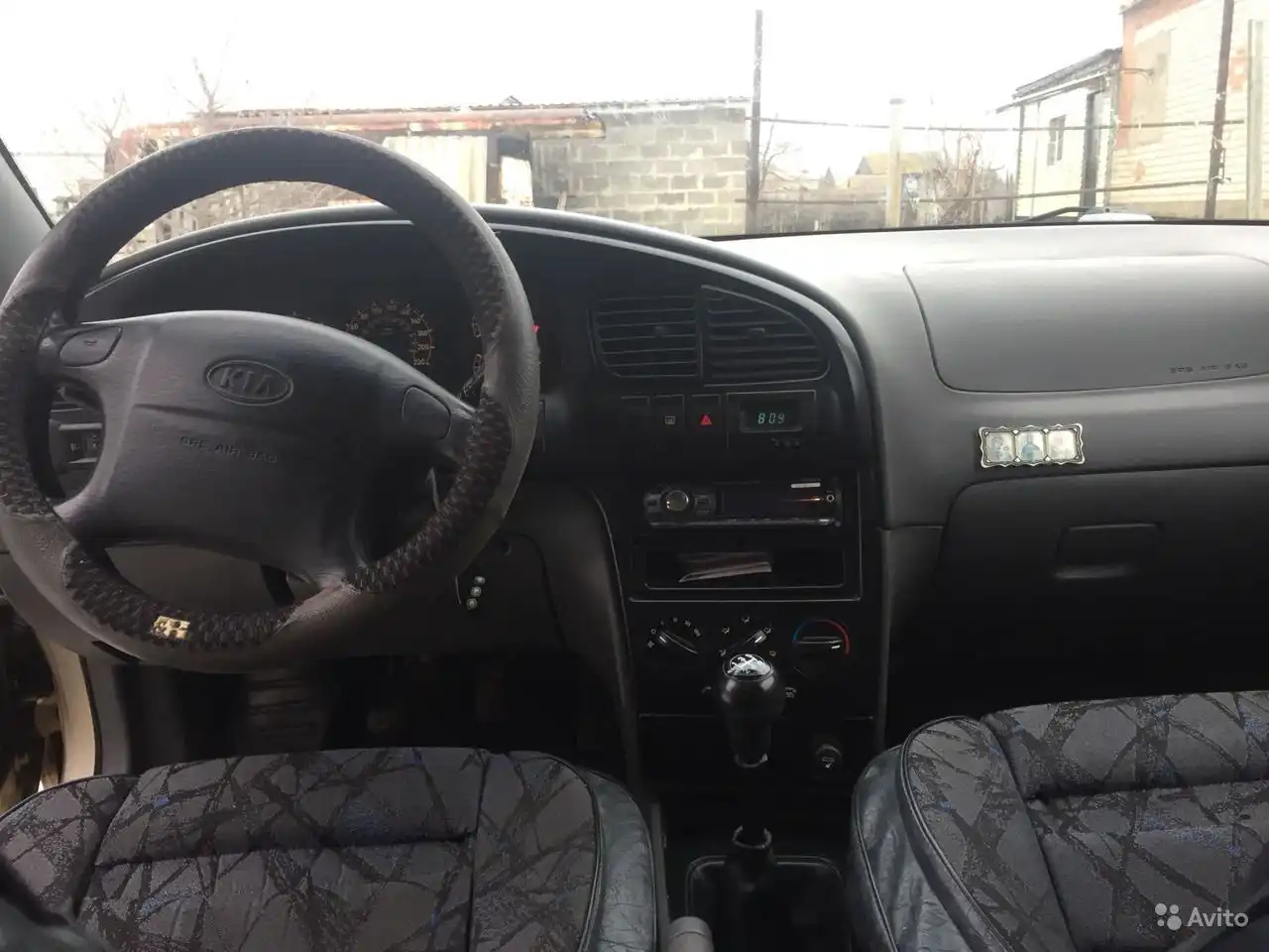 Фото автомобиля KIA SPECTRA, 2008 — госномер К032КК30. Цвет: Золотисто-бежевый