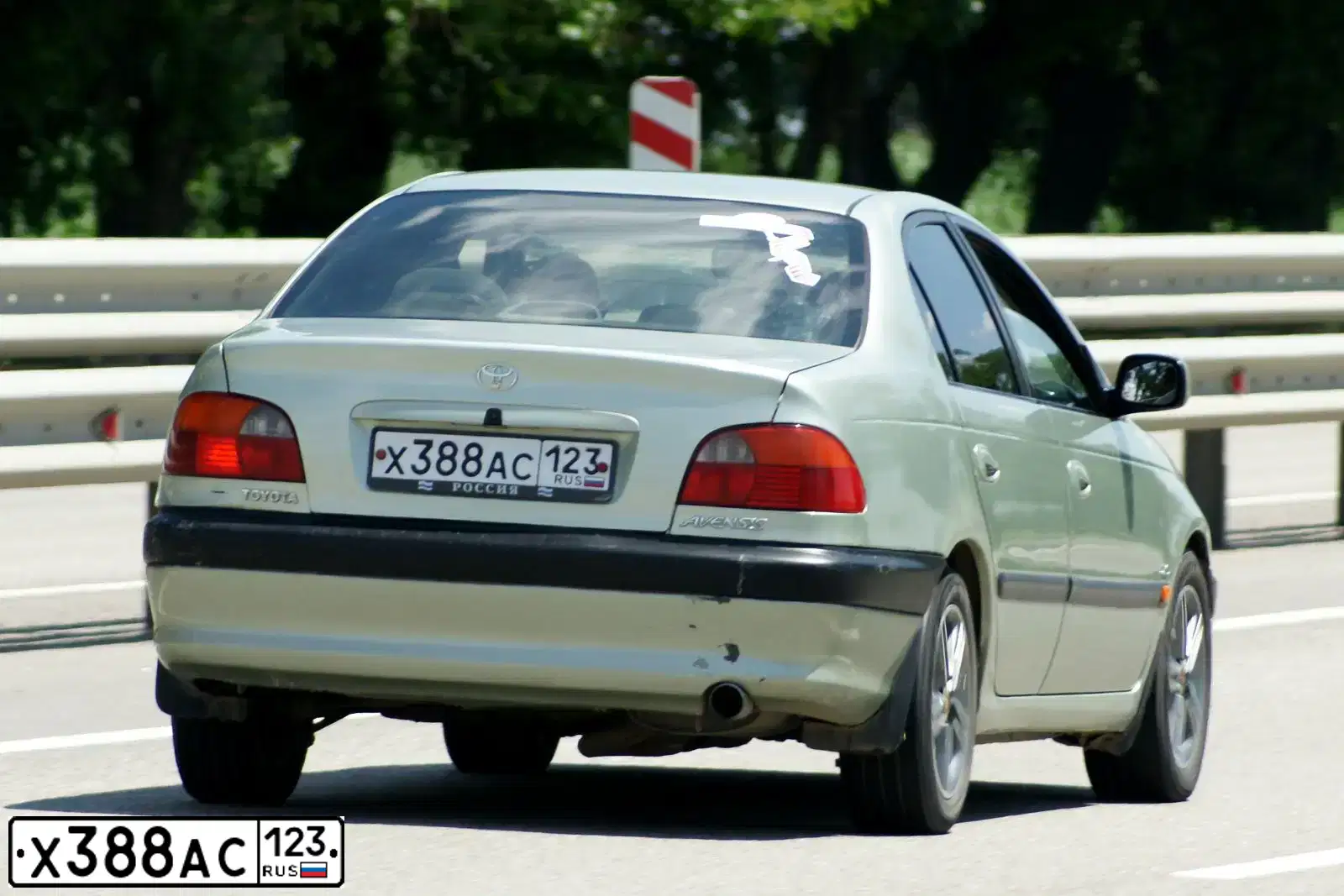 Фото автомобиля TOYOTA AVENSIS, 1998 — госномер О207РС193. Цвет: ЗЕЛЕНЫЙ СВЕТЛО-ЗЕЛЕНЫЙ