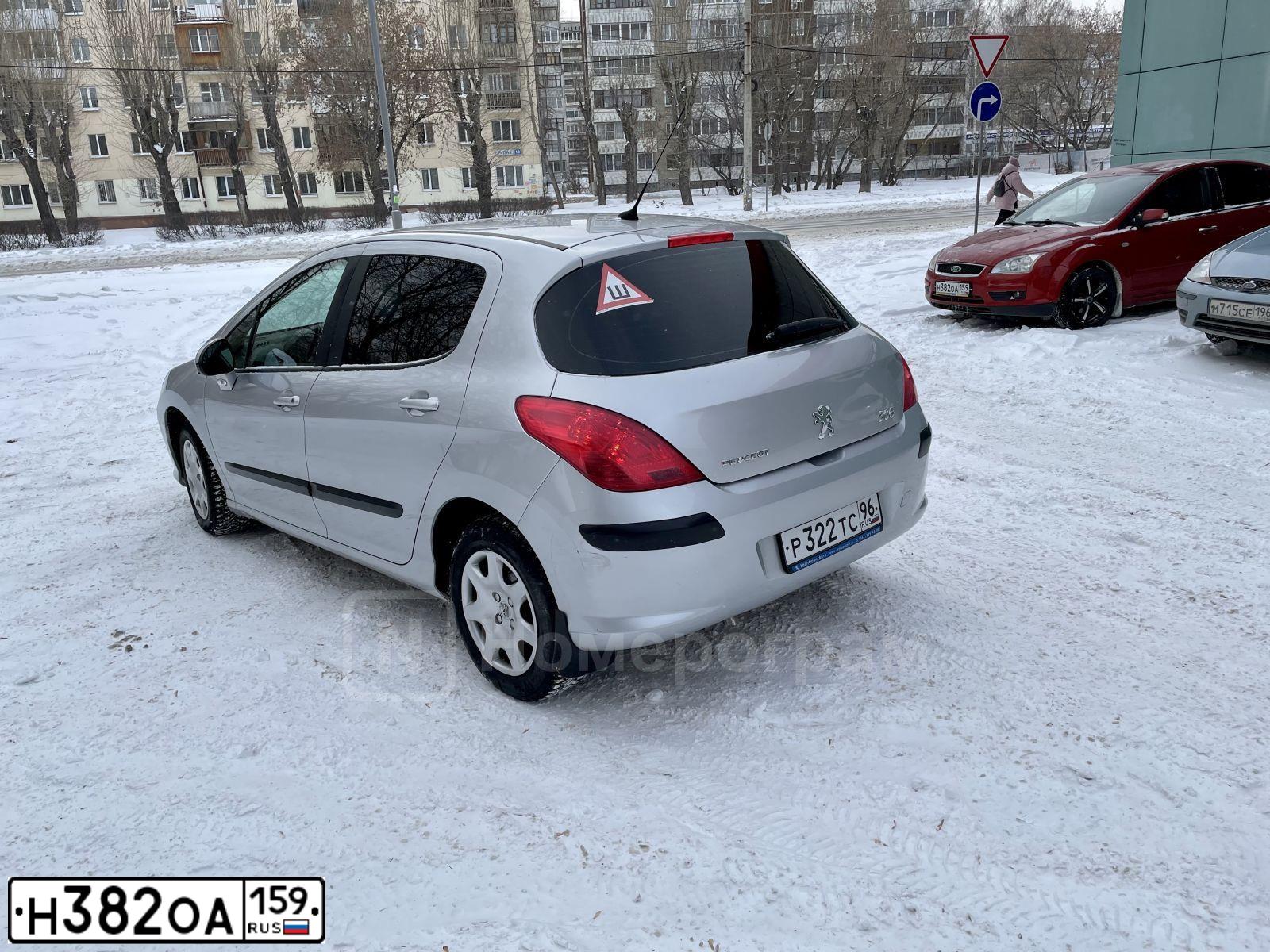 Фото автомобиля FORD FOCUS, 2007 — госномер Р177ВН196. Цвет: Красно-оранжевый
