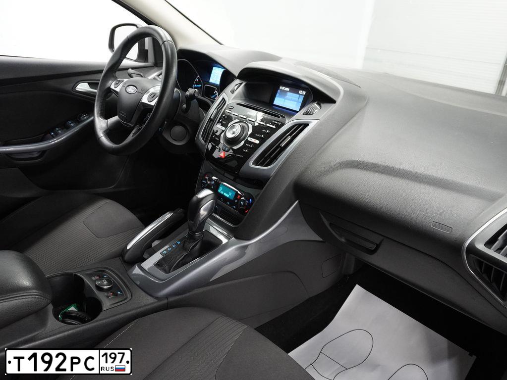 Фото автомобиля LAND ROVER RANGE ROVER EVOQUE, 2011 — госномер В522РО797. Цвет: ЯРКО-БЕЛЫЙ