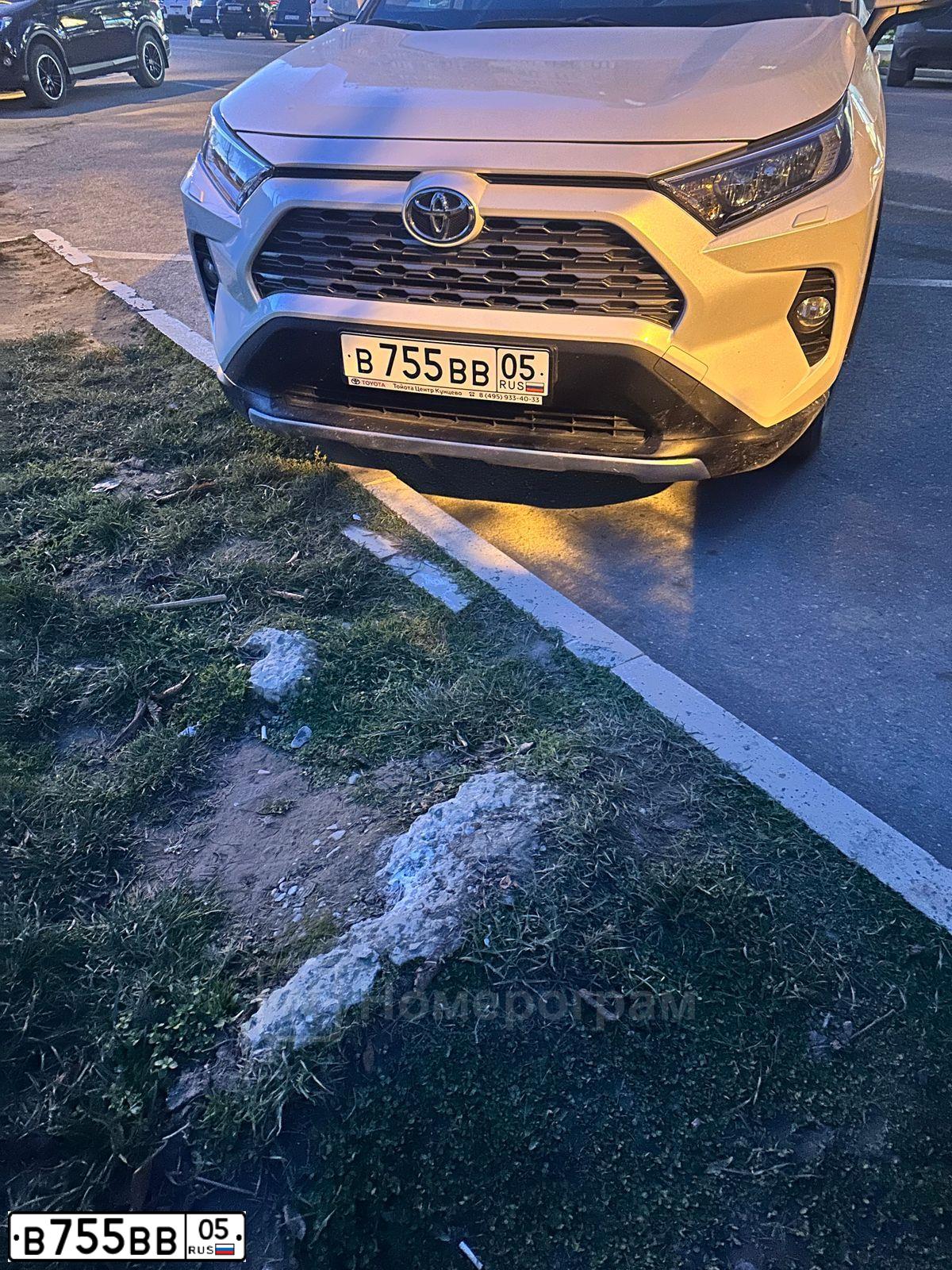 Фото автомобиля TOYOTA RAV4, 2013 — госномер У560АЕ797. Цвет: ЧЕРНЫЙ