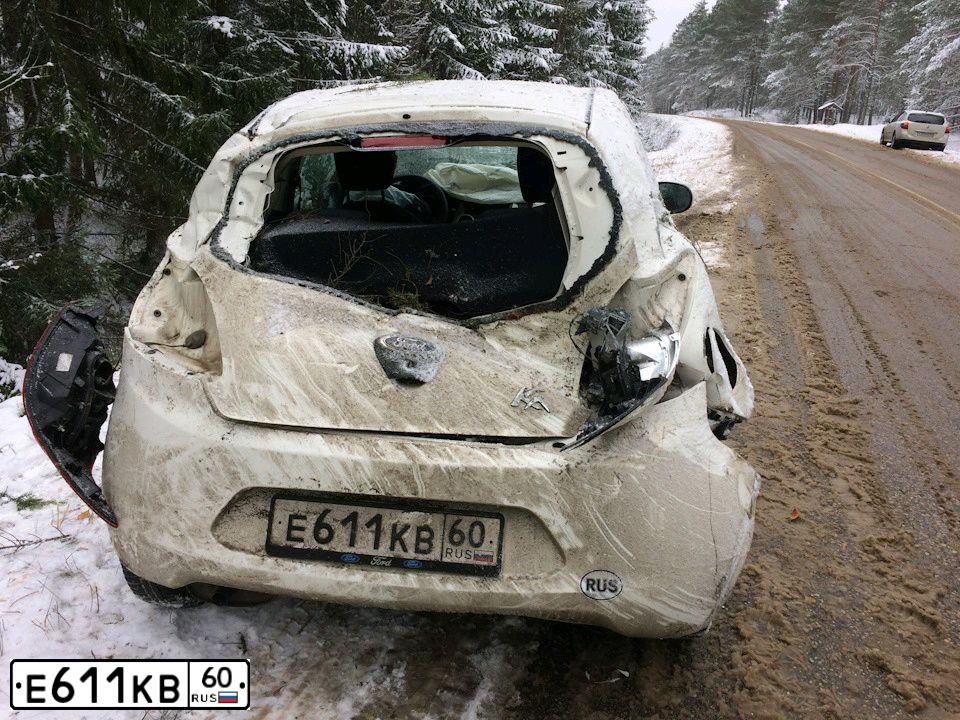 Фото автомобиля FORD KA, 2009 — госномер Е611КВ60. Цвет: Белый
