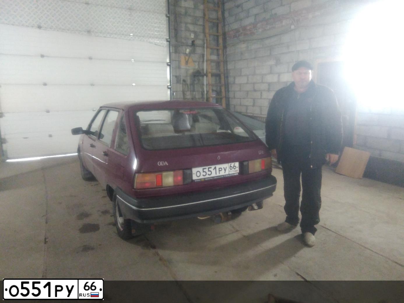Фото автомобиля IZH 2126, 2003 — госномер О551РУ66. Цвет: ТЕМНО-КРАСНЫЙ