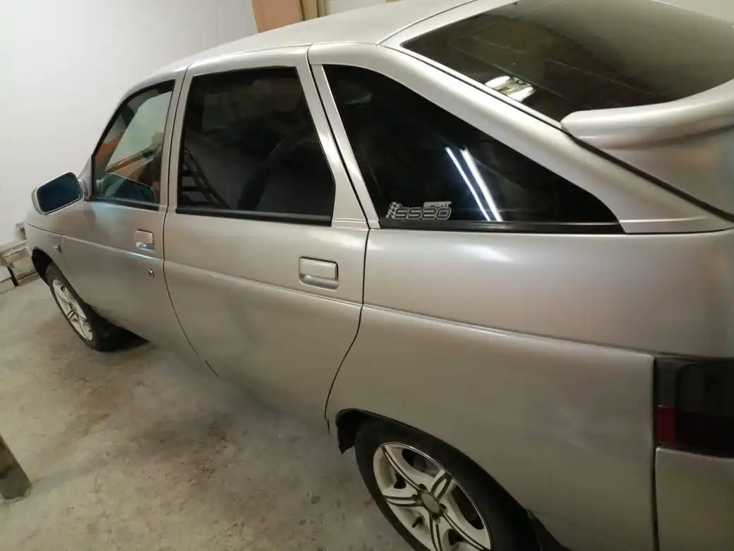 Фото автомобиля LADA 2112 LADA, 2007 — госномер Е099ОМ48. Цвет: Светло-Серебристый металлик