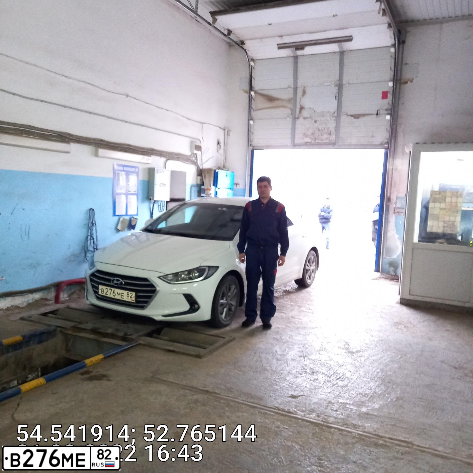 Фото автомобиля HYUNDAI ELANTRA, 2016 — госномер О074ОА716. Цвет: Белый