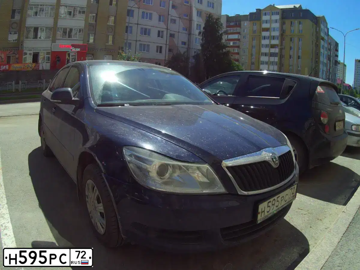 Фото автомобиля SKODA OCTAVIA, 2011 — госномер Н595РС72. Цвет: Темно-синий