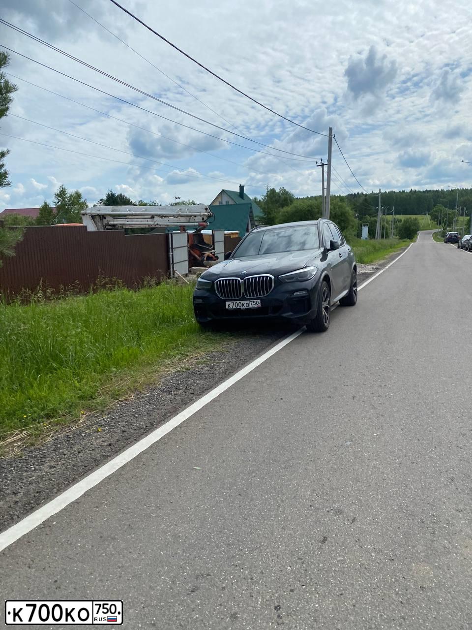 Фото автомобиля TOYOTA LANDCRUISER 200, 2015 — госномер К700КО750. Цвет: ЧЕРНЫЙ