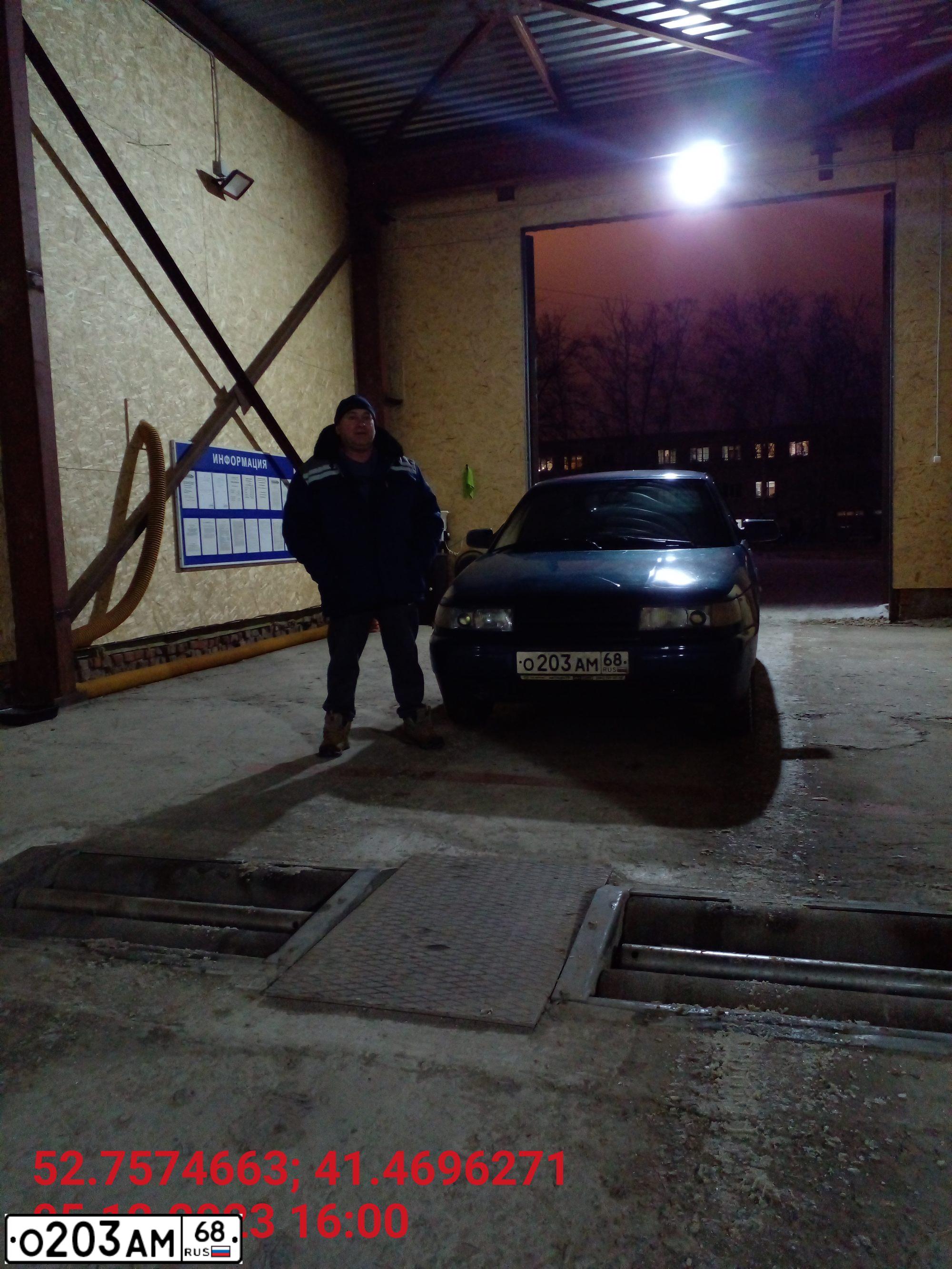 Фото автомобиля LADA 2112 LADA, 2004 — госномер А888УВ68. Цвет: сине-зеленый