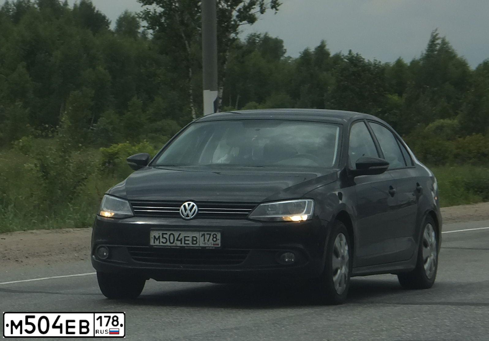 Фото автомобиля VOLKSWAGEN JETTA, 2011 — госномер М504ЕВ178. Цвет: ЧЕРНЫЙ