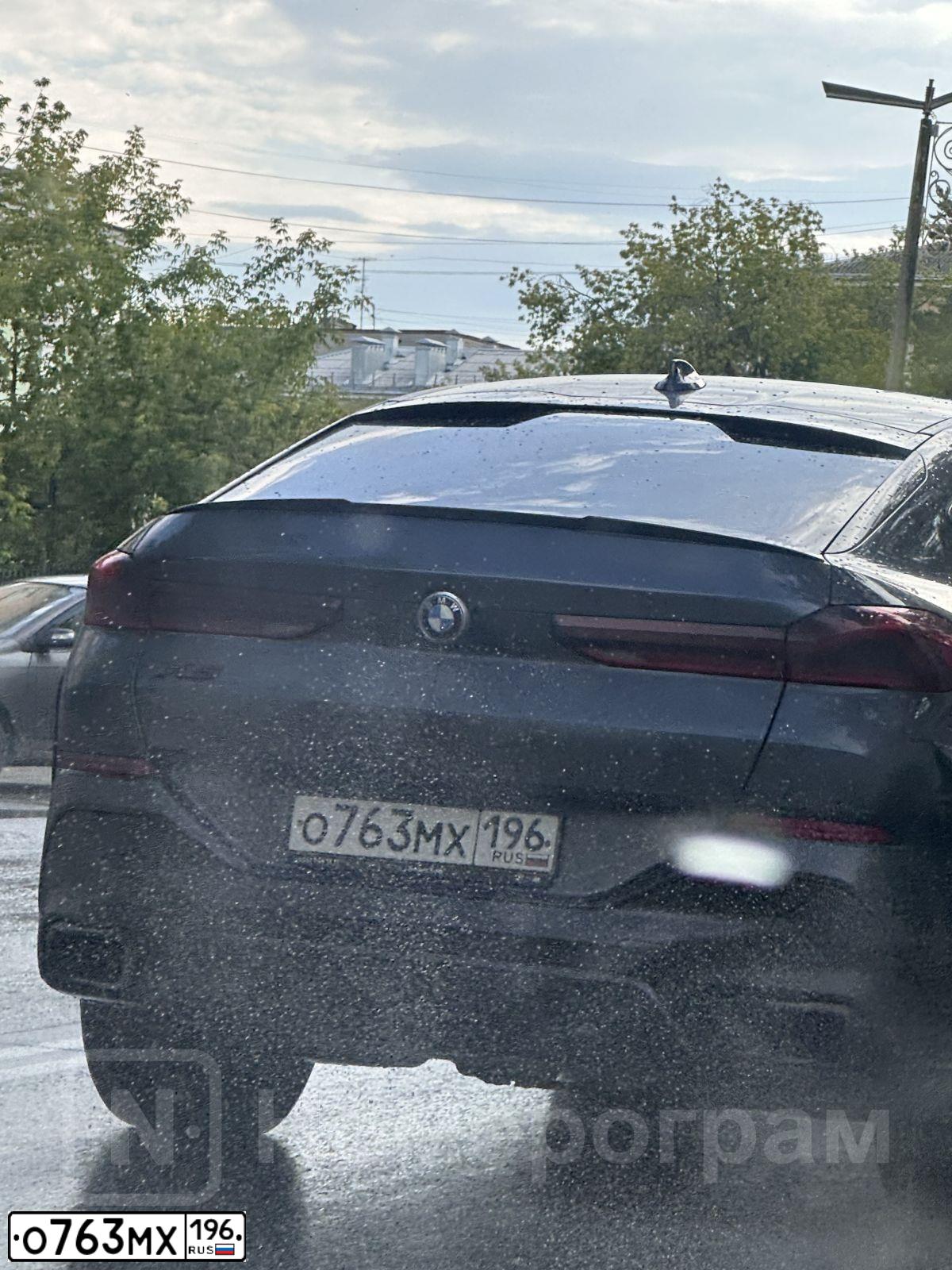 Фото автомобиля BMW X6, 2020 — госномер О763МХ196. Цвет: СЕРЫЙ