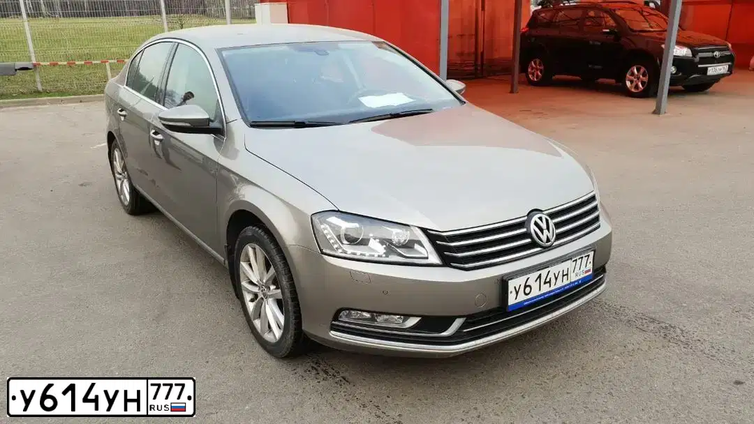 Фото автомобиля VOLKSWAGEN PASSAT, 2012 — госномер О088ЕН46. Цвет: БЕЖЕВО - СЕРЫЙ