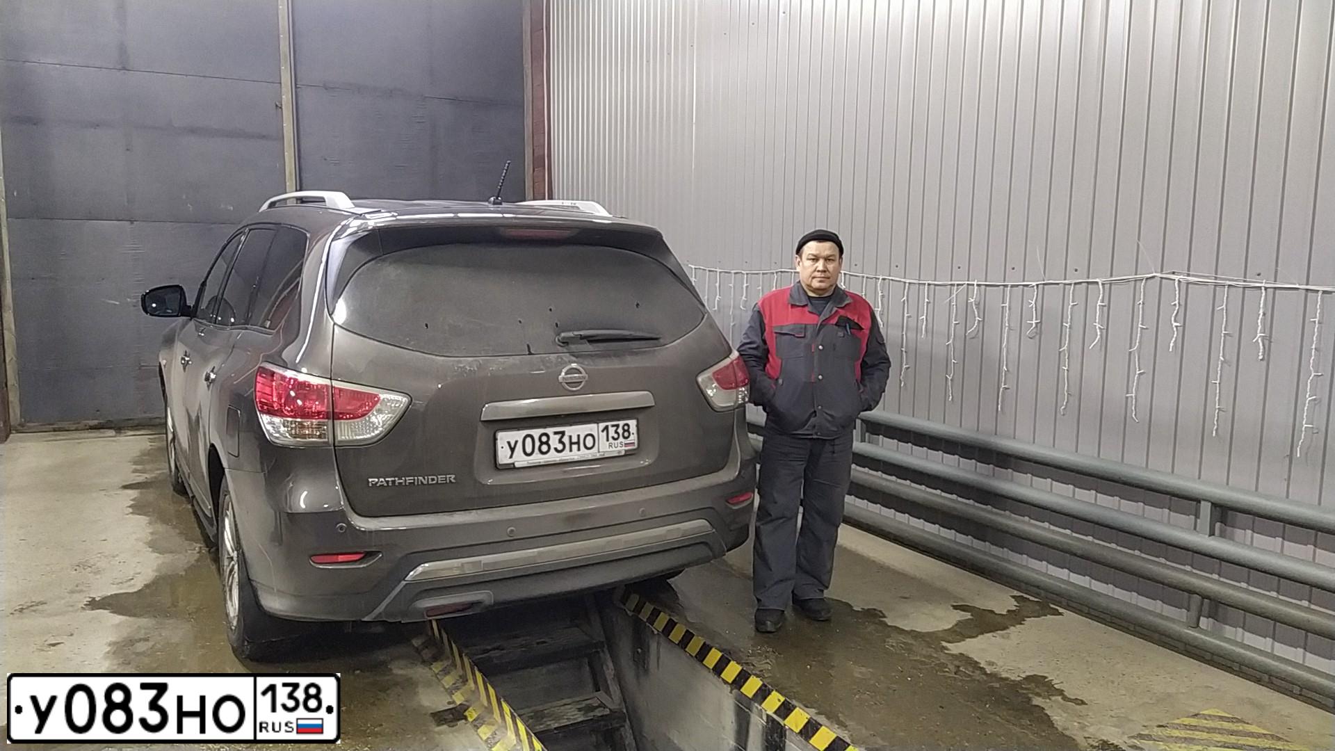 Фото автомобиля NISSAN PATHFINDER, 2015 — госномер К300ХР38. Цвет: Коричневый