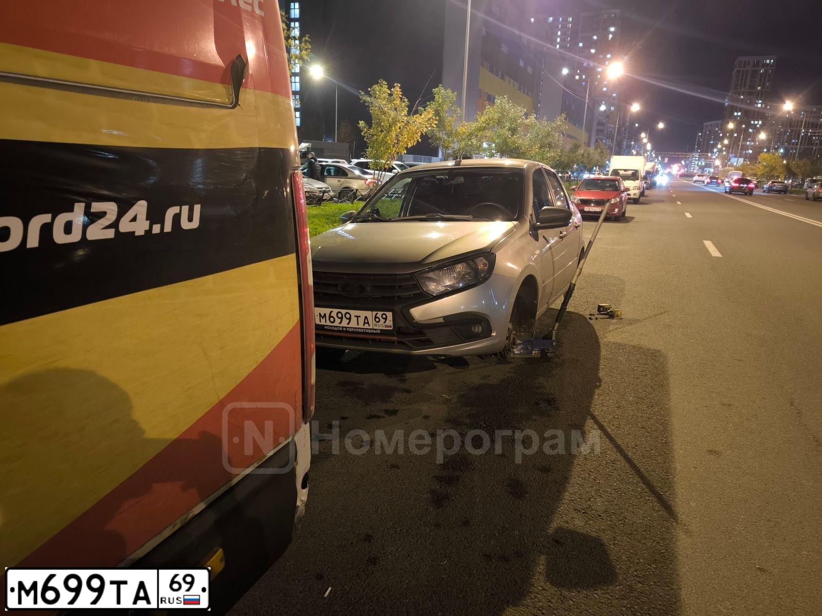 Фото автомобиля LADA 2190 GRANTA, 2019 — госномер М699ТА69. Цвет: СЕРЕБРИСТО-СЕРЫЙ