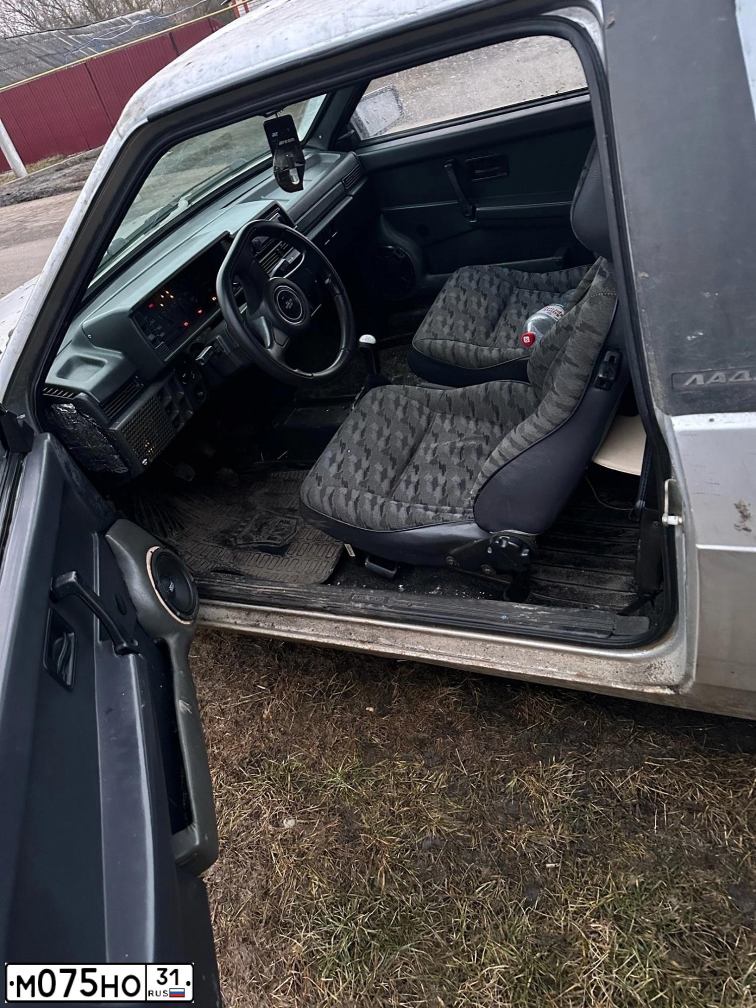 Фото автомобиля LADA 2108 SAMARA, 2002 — госномер М075НО31. Цвет: СВЕТЛО-СЕРЕБРИСТЫЙ