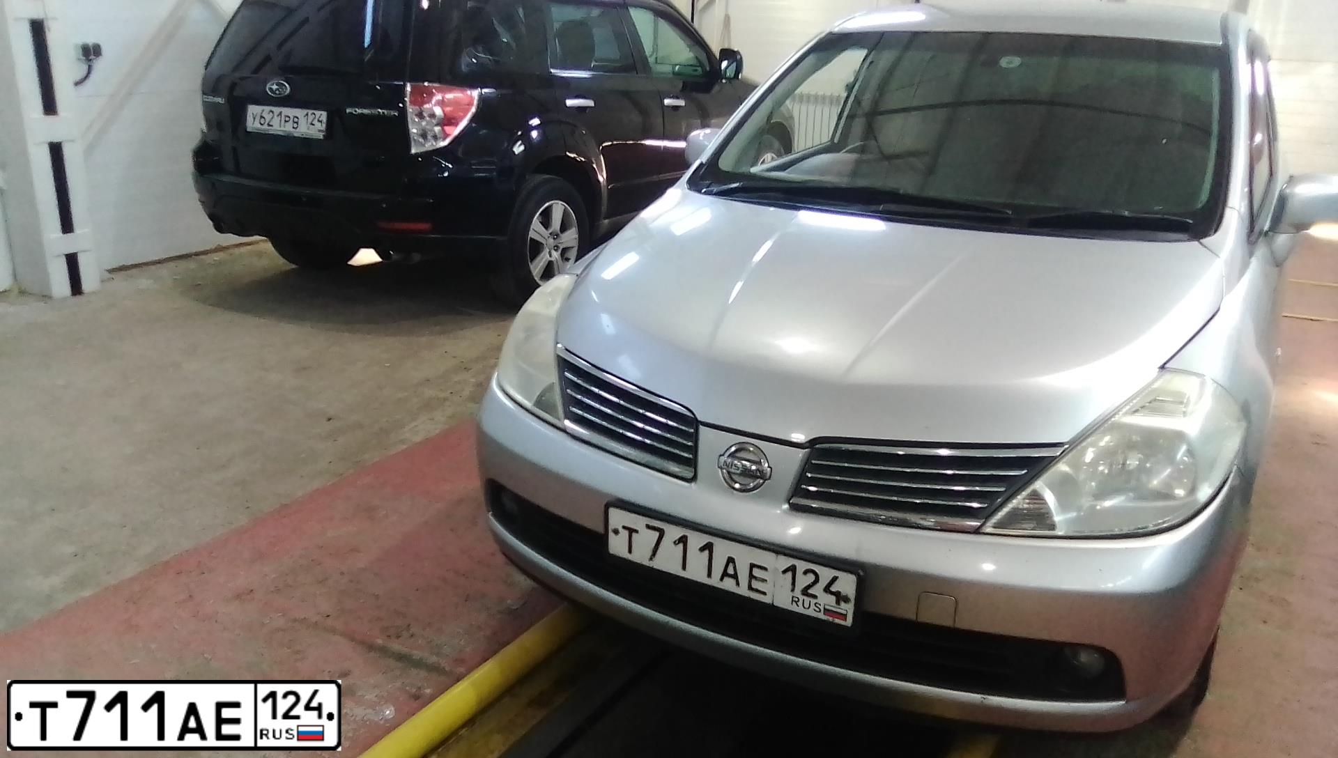 Фото автомобиля NISSAN TIIDA, 2005 — госномер Т711АЕ124
