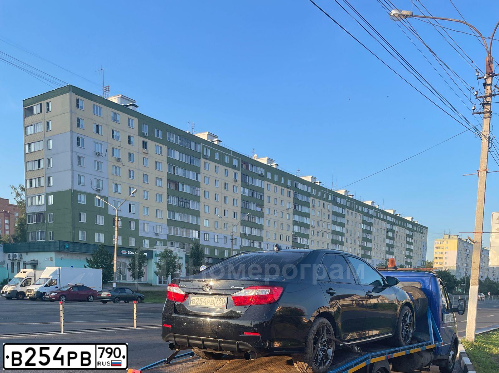 Фото автомобиля TOYOTA CAMRY, 2014 — госномер О009АО11. Цвет: ЧЕРНЫЙ МЕТАЛЛИК