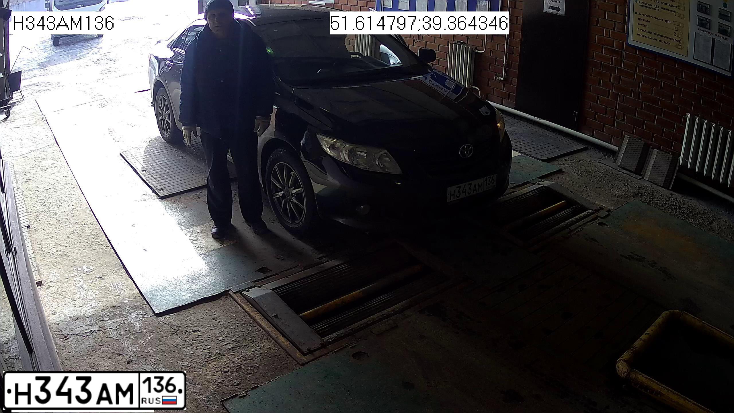 Фото автомобиля TOYOTA COROLLA, 2008 — госномер В802НК136. Цвет: ЧЕРНЫЙ