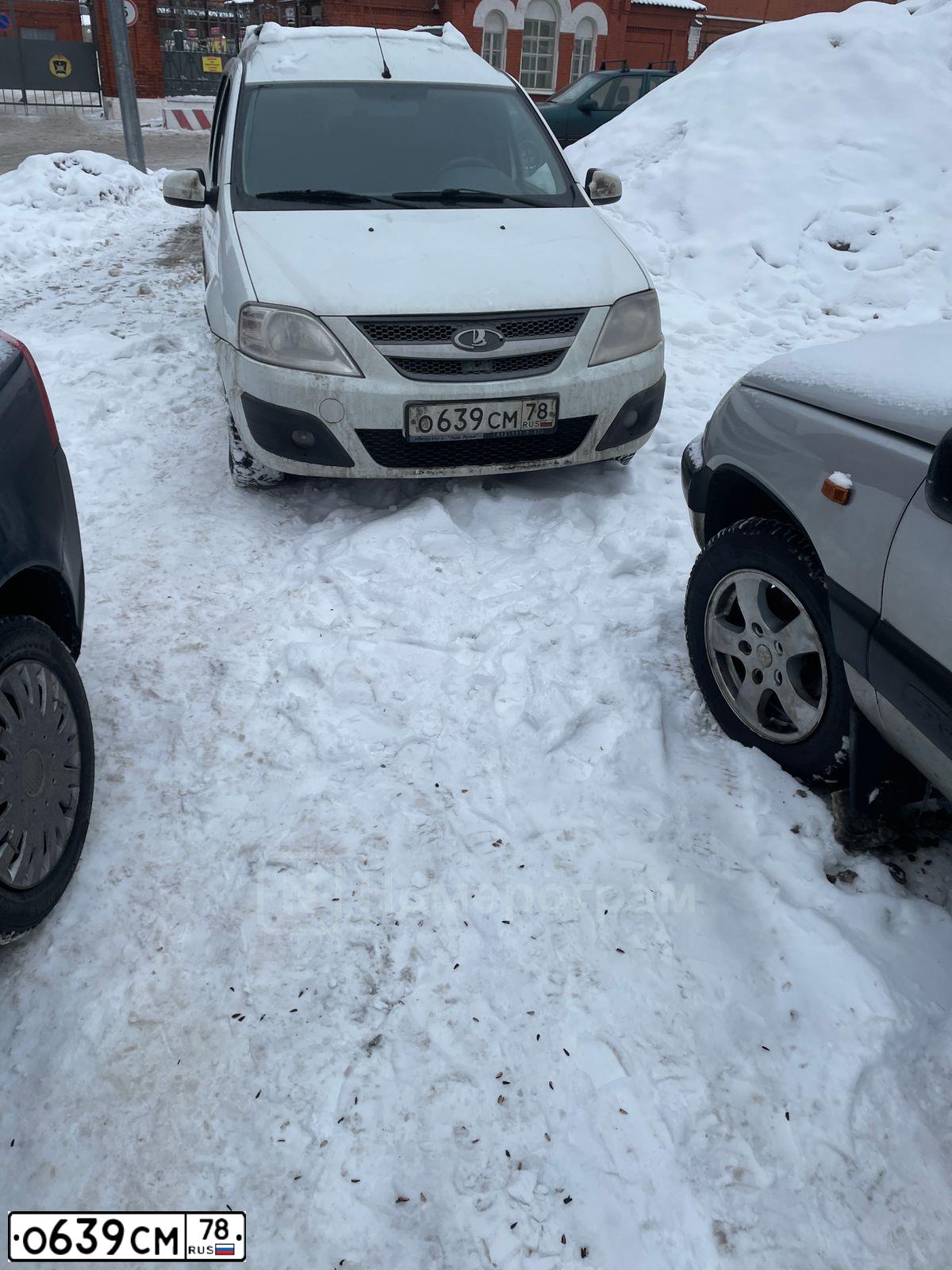 Фото автомобиля LADA LARGUS, 2014 — госномер Т469КА178. Цвет: Белый