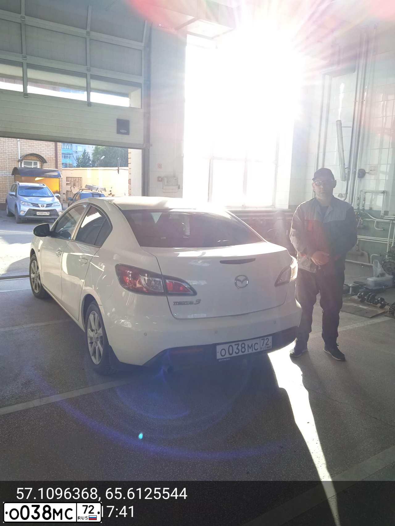 Фото автомобиля MAZDA 3, 2011 — госномер О038МС72. Цвет: Белый