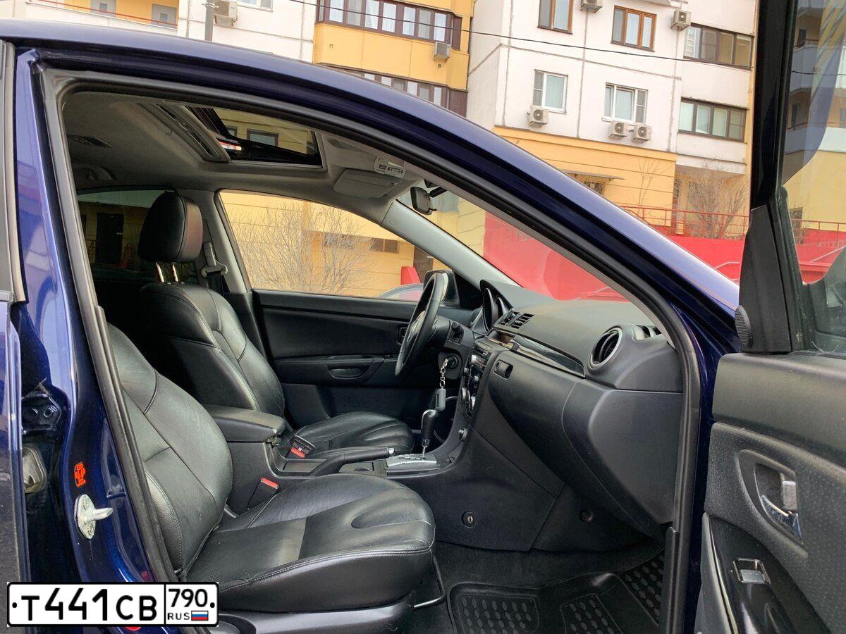 Фото автомобиля MAZDA A 3, 2008 — госномер Т441СВ790. Цвет: Темно-синий