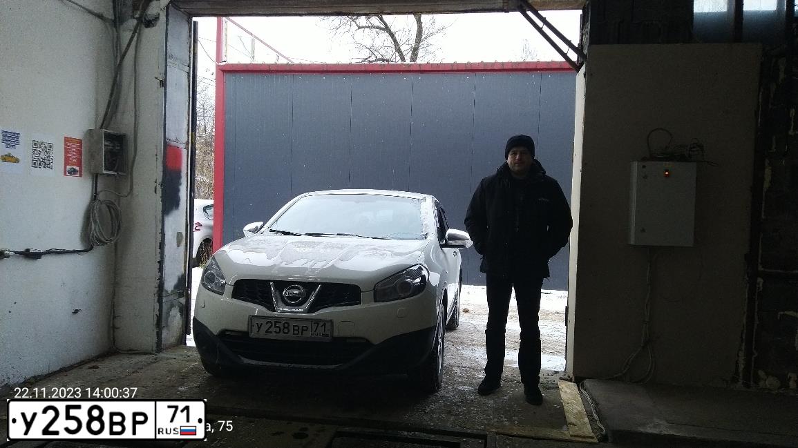 Фото автомобиля NISSAN QASHQAI, 2010 — госномер С274ЕХ40. Цвет: Белый