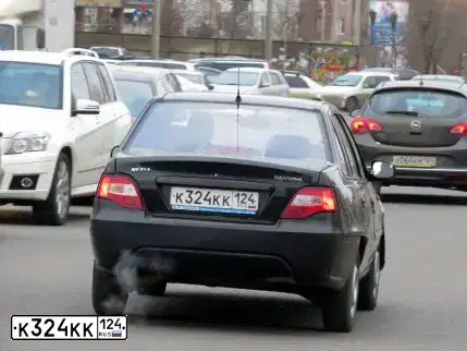 Фото автомобиля DAEWOO NEXIA, 2012 — госномер К324КК124. Цвет: ЧЕРНЫЙ