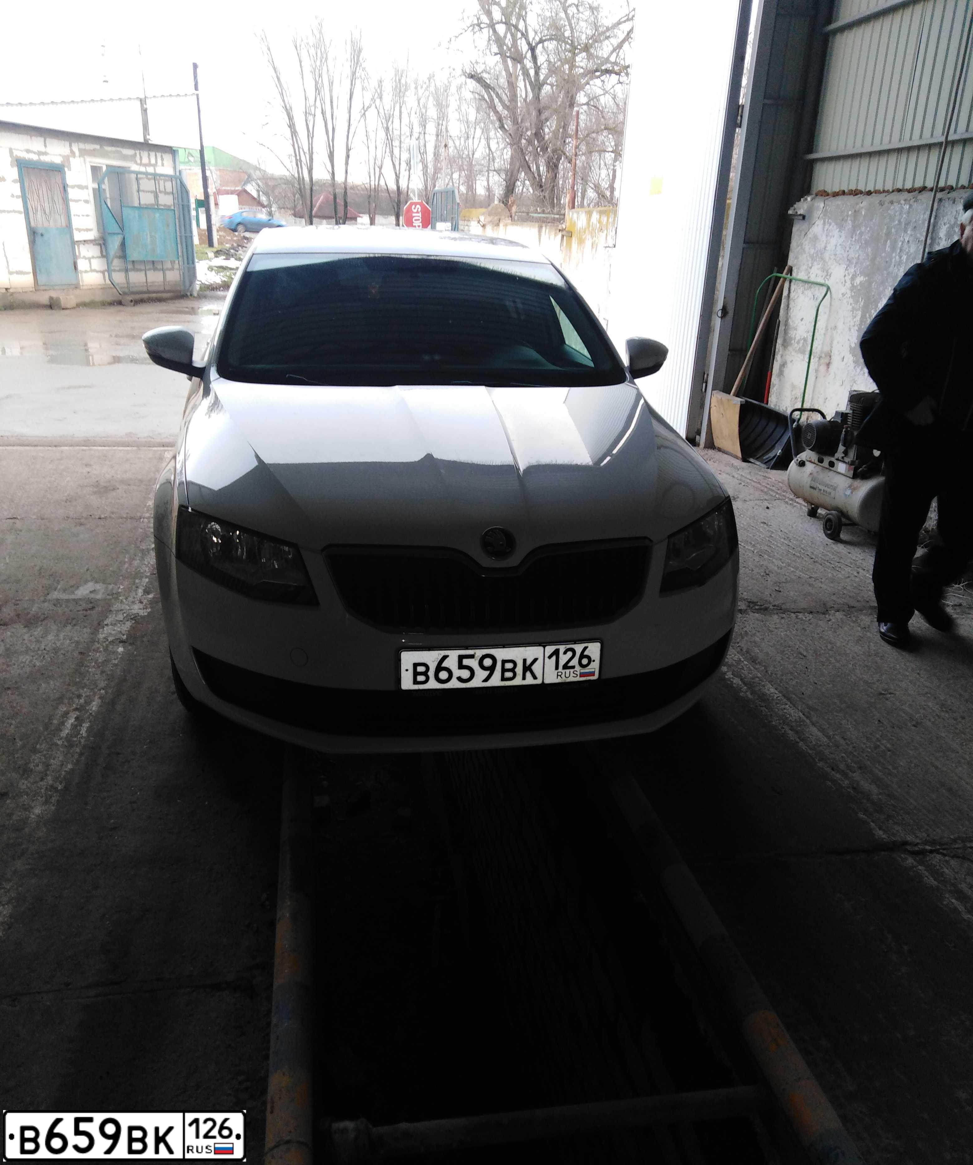 Фото автомобиля SKODA OCTAVIA, 2016 — госномер В659ВК126. Цвет: БЕЛЫЙ