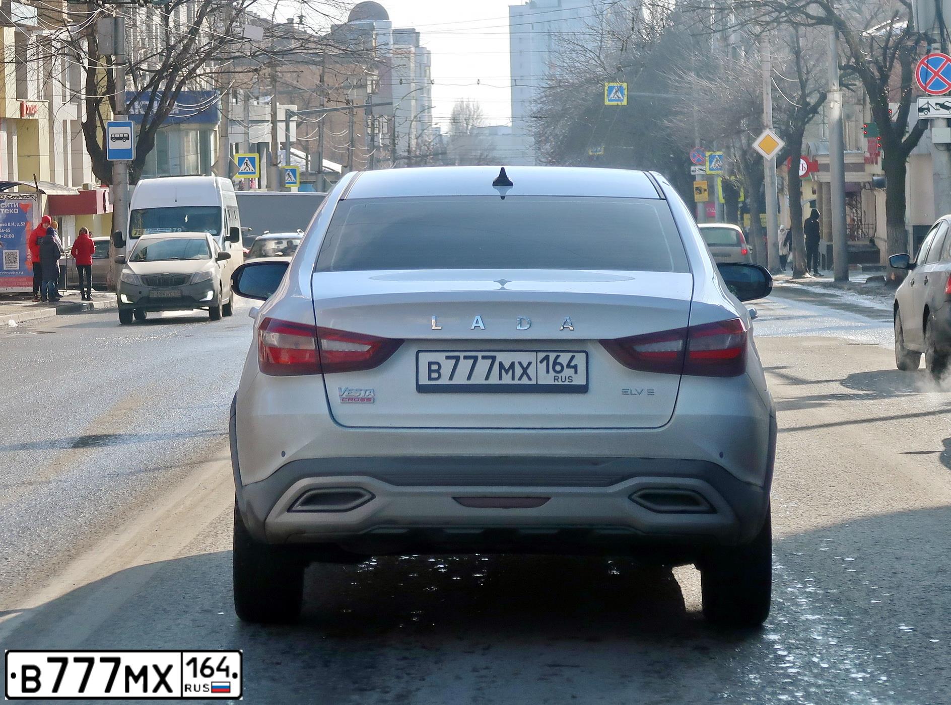 Фото автомобиля TOYOTA CAMRY, 2018 — госномер У631ВЕ05. Цвет: БЕЛЫЙ ПЕРЛАМУТР