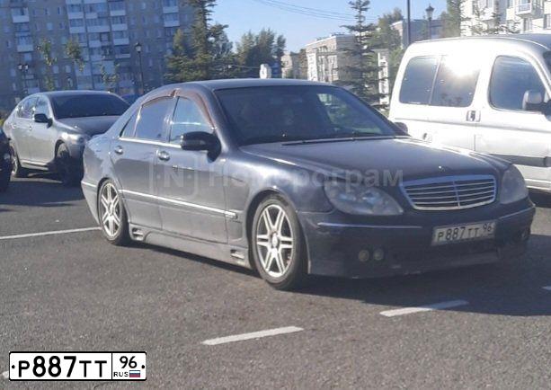 Фото автомобиля MERCEDES S-KLASSE, 2002 — госномер Р887ТТ96. Цвет: ЧЕРНЫЙ