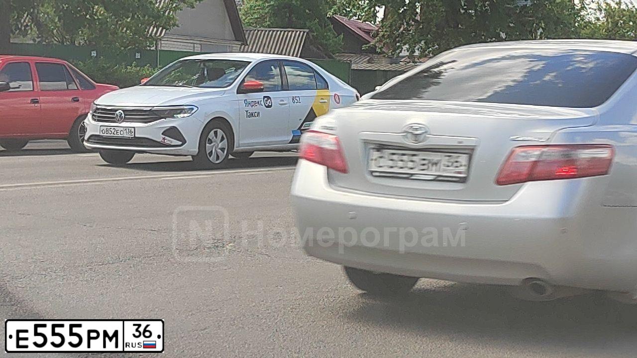 Фото автомобиля MAZDA 3, 2008 — госномер Е555РМ36. Цвет: ЧЕРНЫЙ