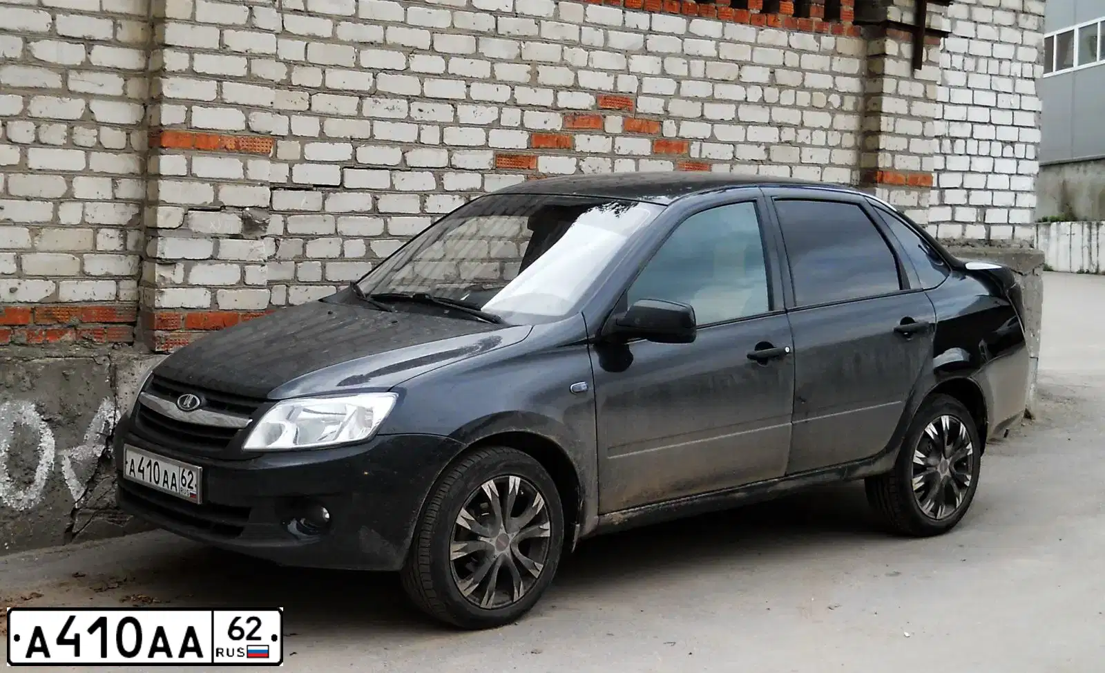 Фото автомобиля KIA RIO, 2017 — госномер А410АА62. Цвет: КОРИЧНЕВЫЙ
