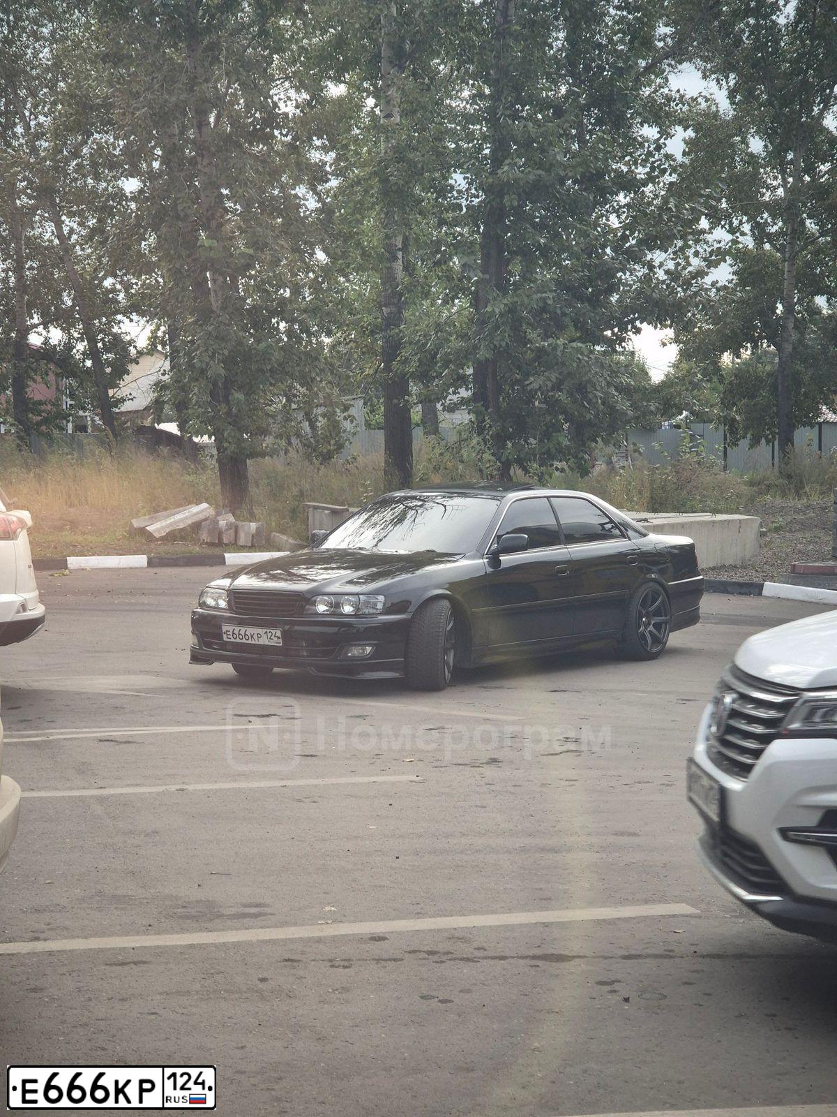 Фото автомобиля LADA 1117 KALINA, 2013 — госномер Е666КР124. Цвет: БЕЛЫЙ