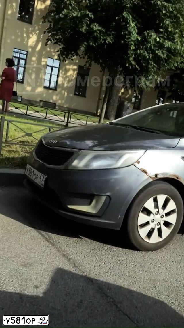 Фото автомобиля KIA RIO, 2011 — госномер У581ОР47. Цвет: СЕРЫЙ