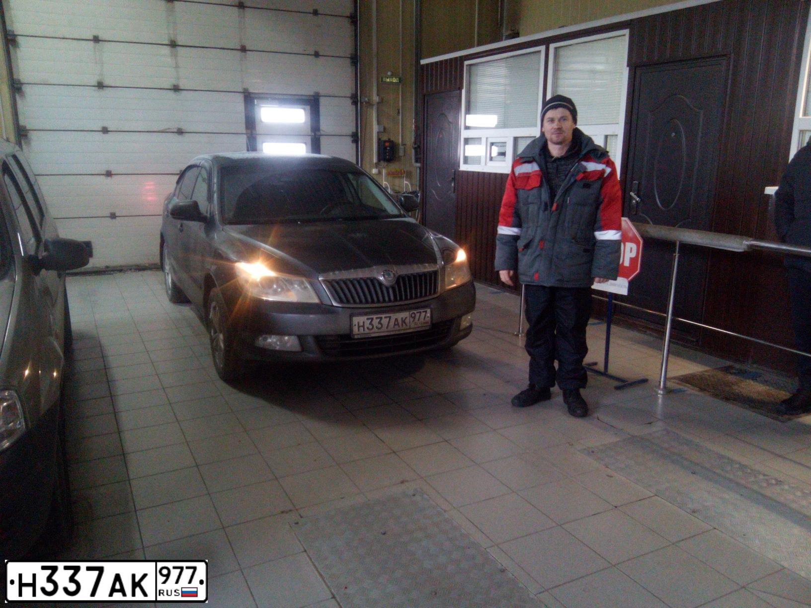 Фото автомобиля SKODA OCTAVIA, 2012 — госномер В444ЕС777. Цвет: ТЕМНО-СЕРЫЙ