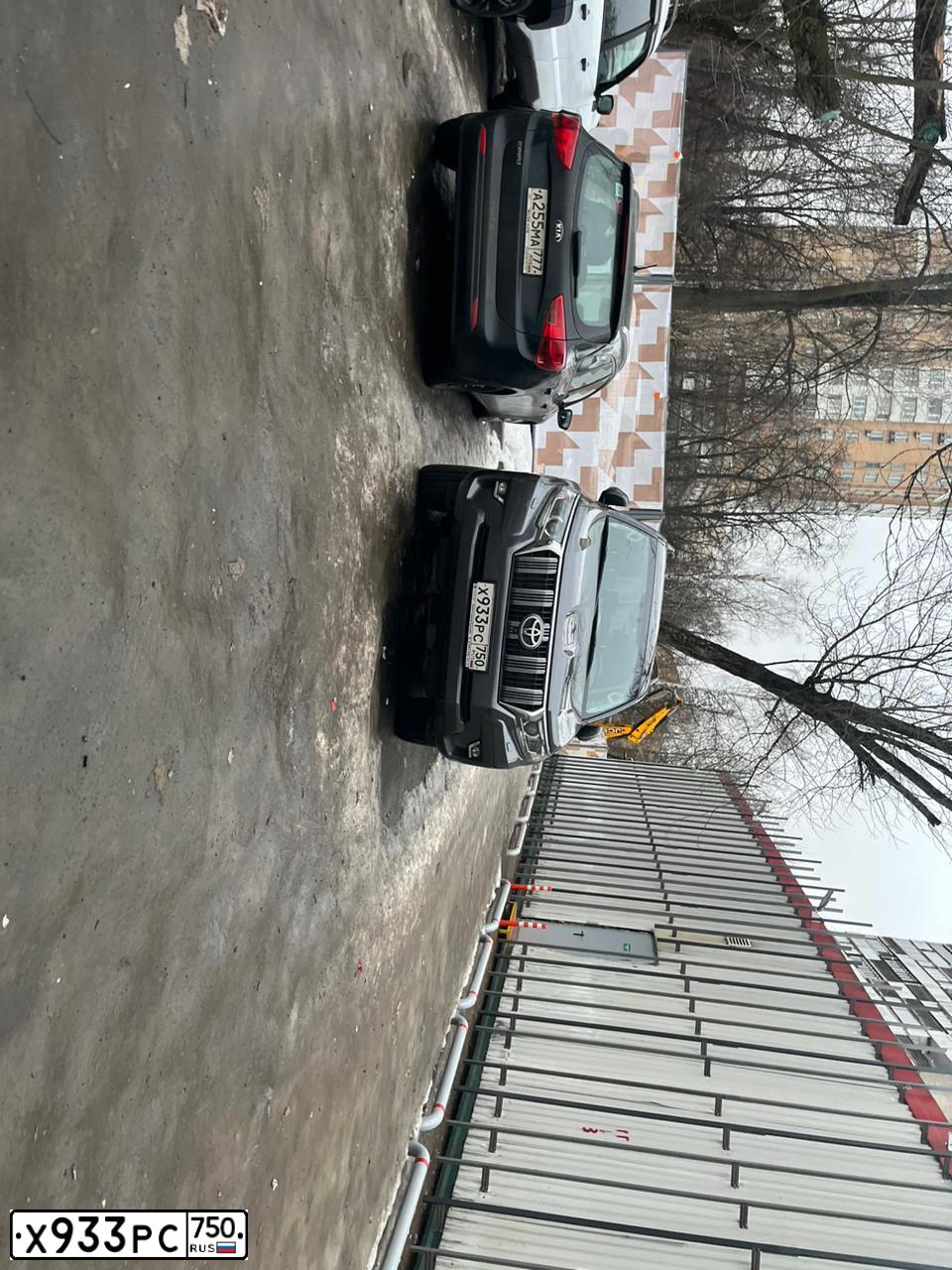 Фото автомобиля TOYOTA ТОЙОТА ЛАНД КРУЗЕР 150 (ПРАДО), 2017 — госномер Х933РС750. Цвет: Серый