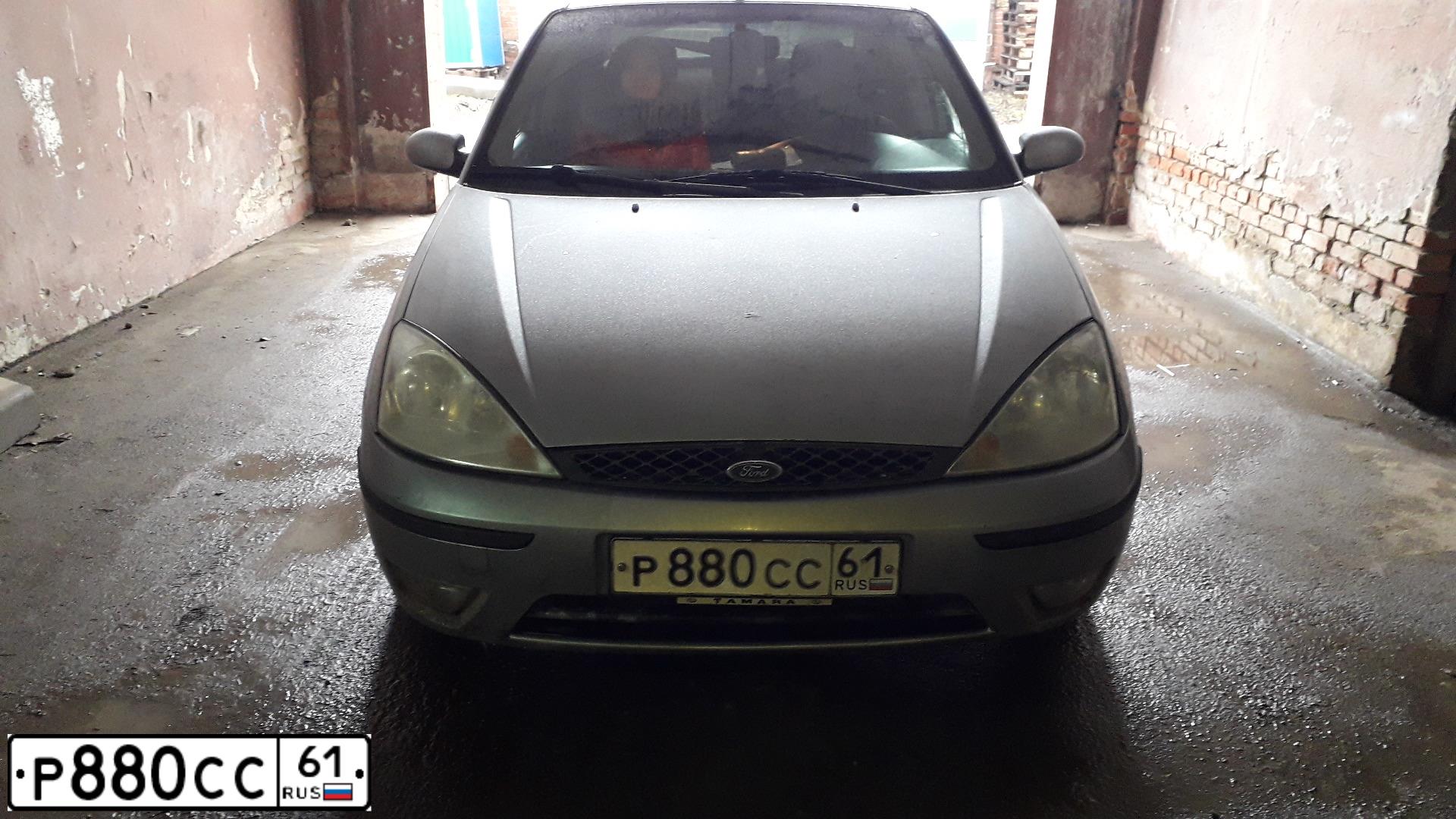 Фото автомобиля FORD FOCUS, 2004 — госномер Р880СС61. Цвет: СЕРЫЙ